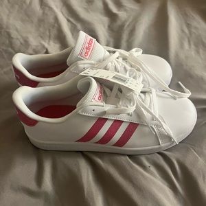 Adidas tennis shoes. Kid’s size 5. Fits adult 6.5